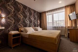 Гостиница Economy Hotel  Златоуст Улучшенный двухместный номер с 1 кроватью или 2 отдельными кроватями и видом на горы-4